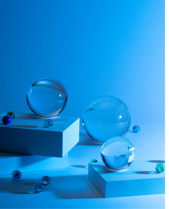 투명한 구슬과 오브제 이미지